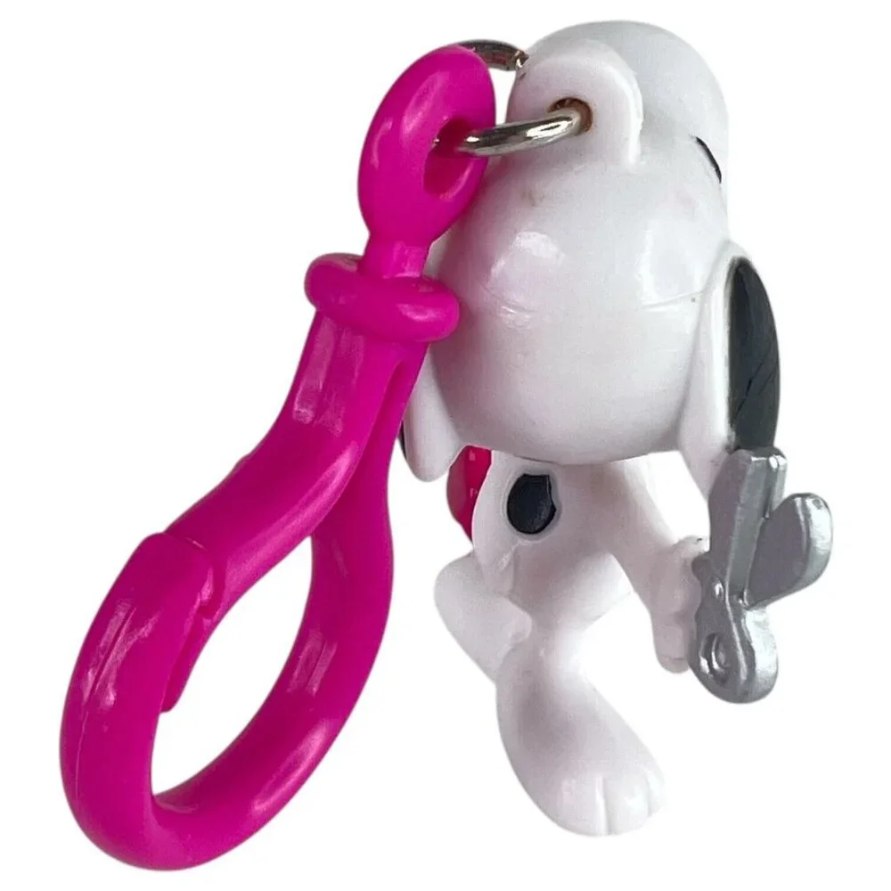 2 Vintage Joe Cool Snoopy Clip On Keychain Valentines Day Cutting‎ Hearts Card